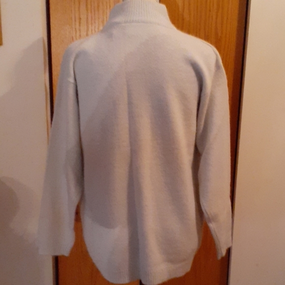 Sweater - Picture 4 of 5